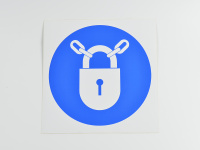 Знак M32 Закрывать на замок, 200х200