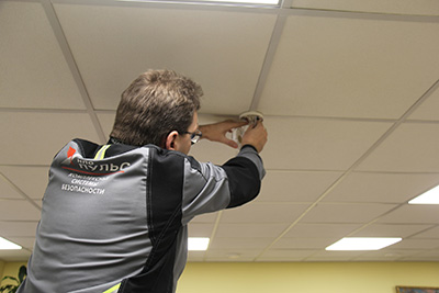 Как правильно монтировать дымовые извещатели: высота, расстояния, особенности помещений