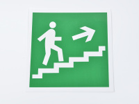 Знак E15 Направление к выходу по лестнице вверх (направо)