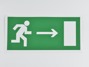 Знак E03 Направление к выходу направо, 300х150