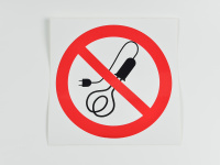 Знак P15 Запрещается применять нагревательные электроприборы, 200х200