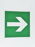 Знак E02-01 Направляющая стрелка на самоклеящейся фотолюминесцентной плёнке, 200х200