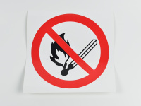 Знак P02 Запрещается пользоваться открытым огнем, 200х200