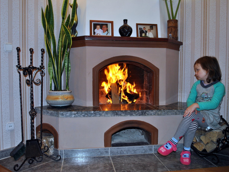 Безопасный огонь домашнего очага 