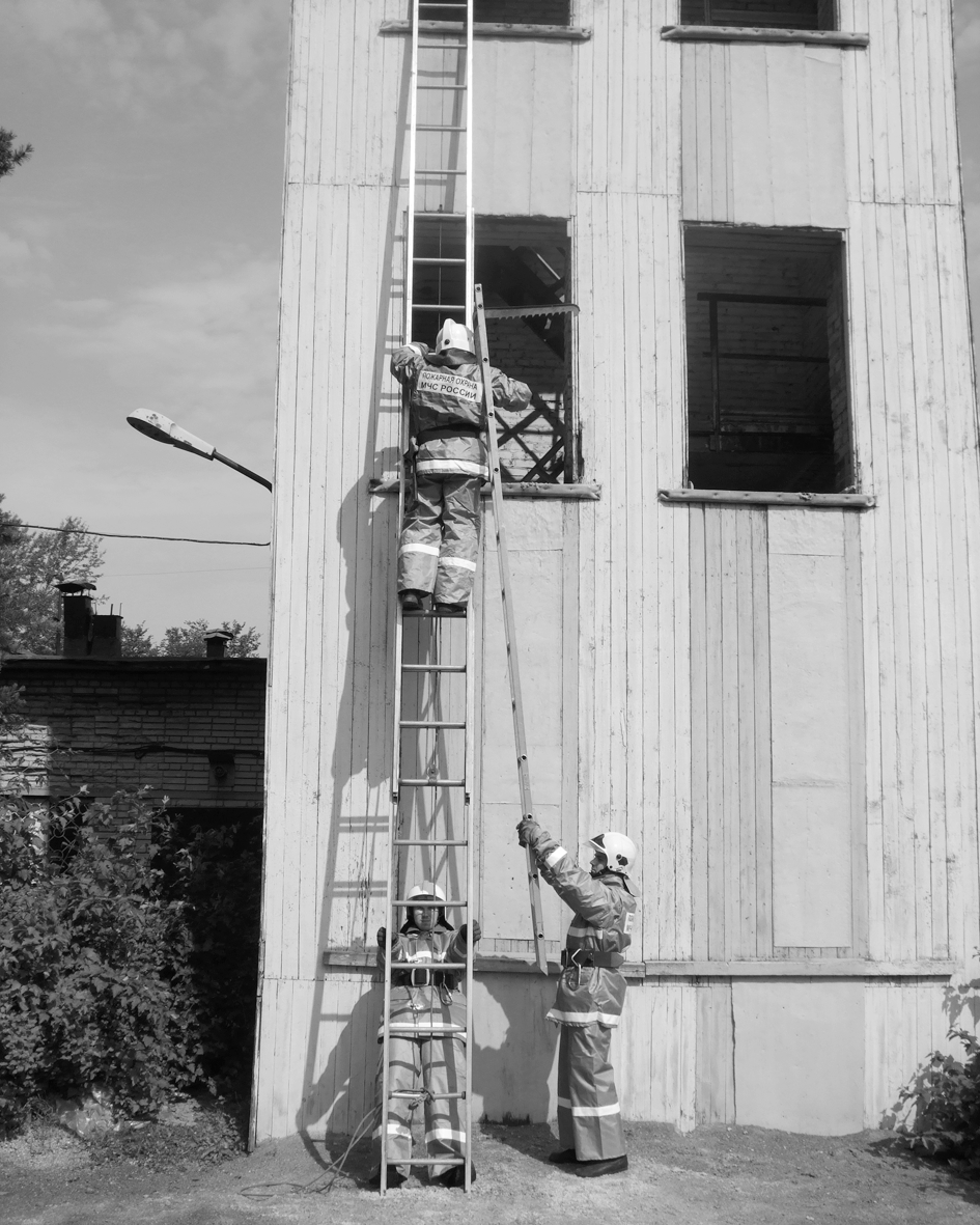Лестница-трехколенка пожарная выдвижная ВПЛ
