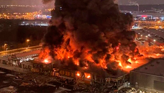 И снова пожар: в ТЦ «Мега Химки» сгорел гипермаркет OBI