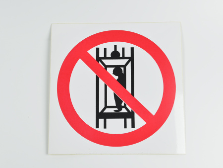 Знак P13 Запрещается транспортировка пассажиров, 200х200